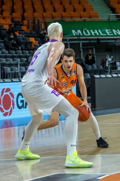 相去甚远 相去甚远